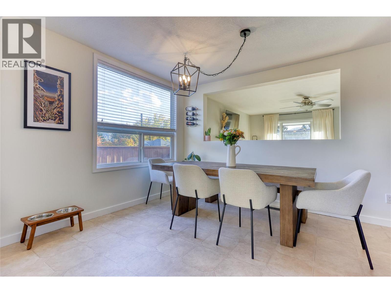 24 Kootenay Avenue N, Fruitvale