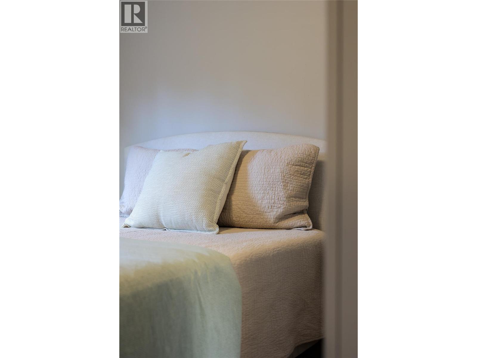 24 Kootenay Avenue N, Fruitvale