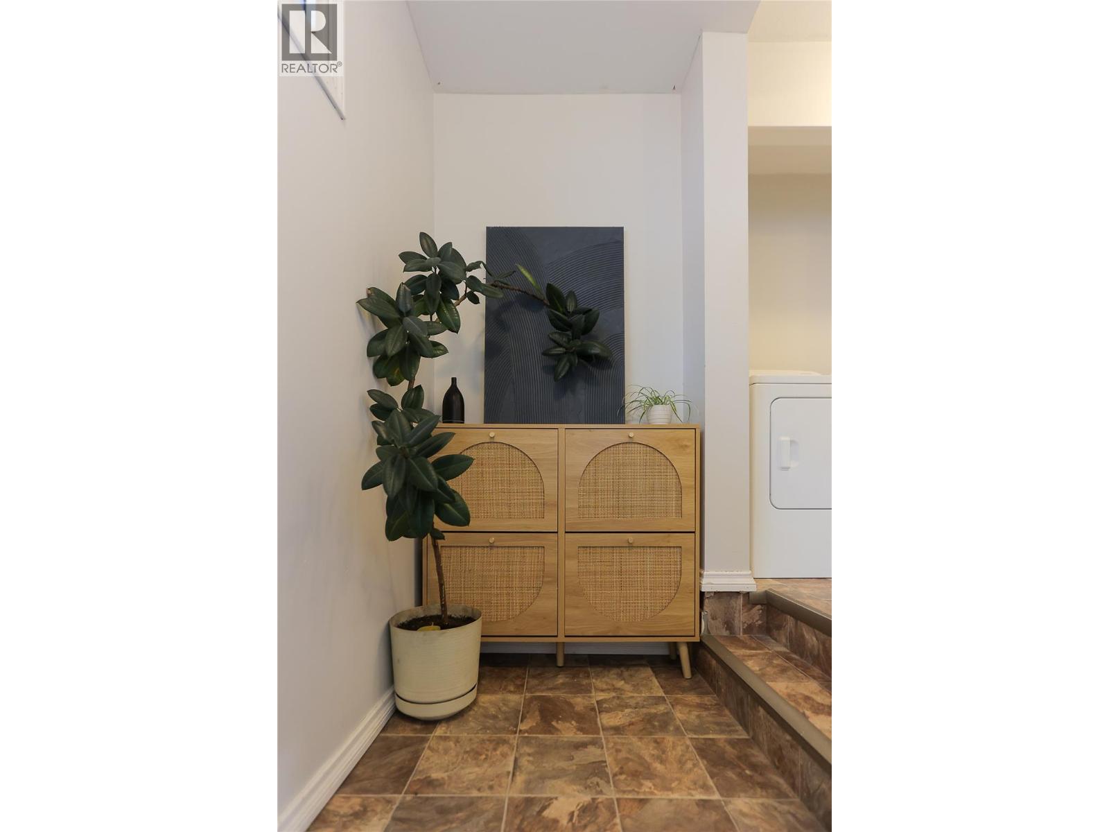 24 Kootenay Avenue N, Fruitvale