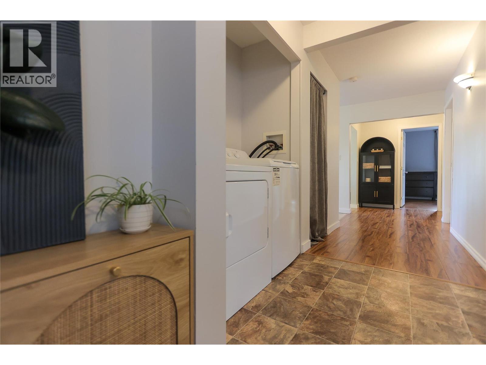 24 Kootenay Avenue N, Fruitvale