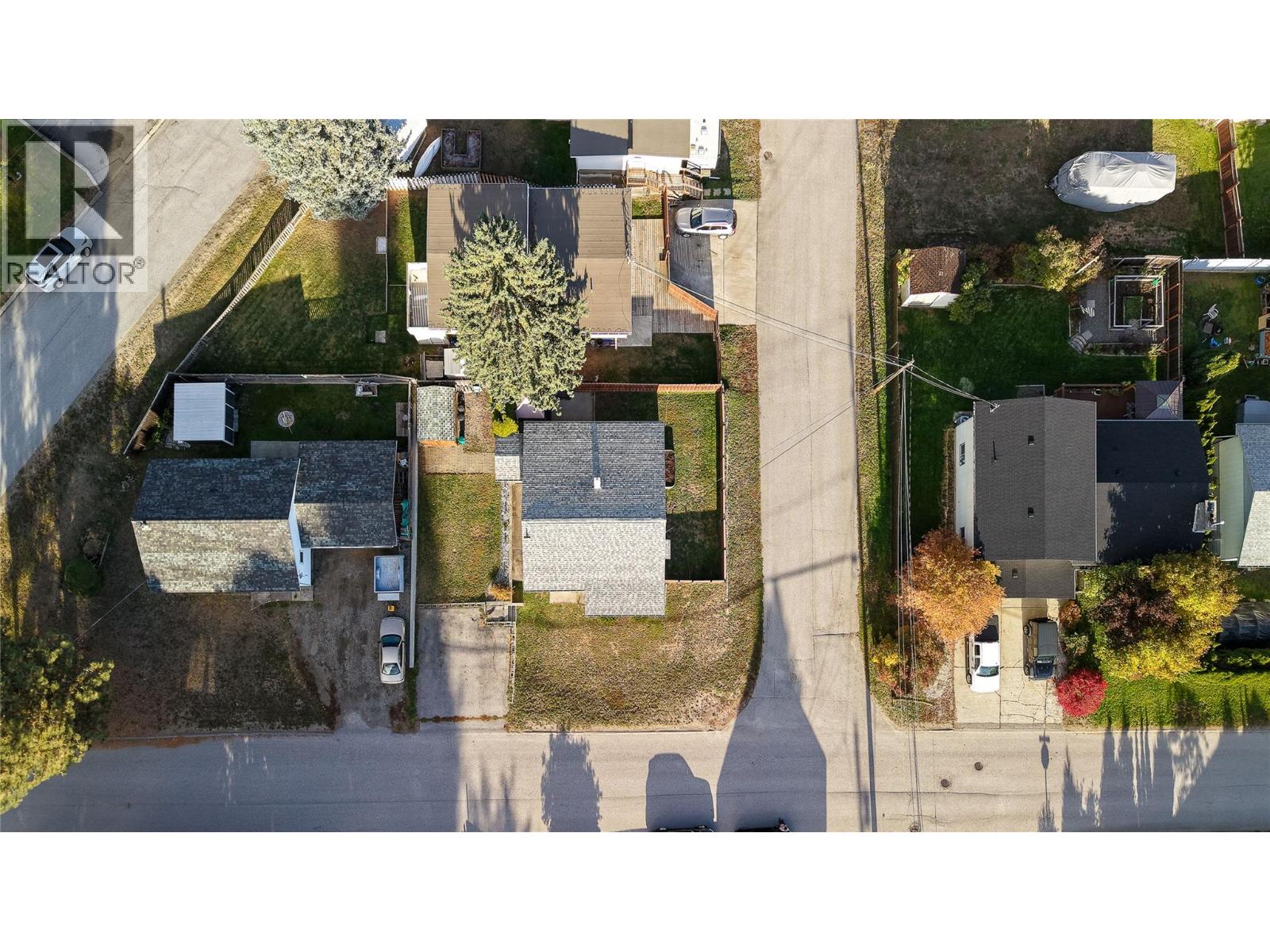 24 Kootenay Avenue N, Fruitvale