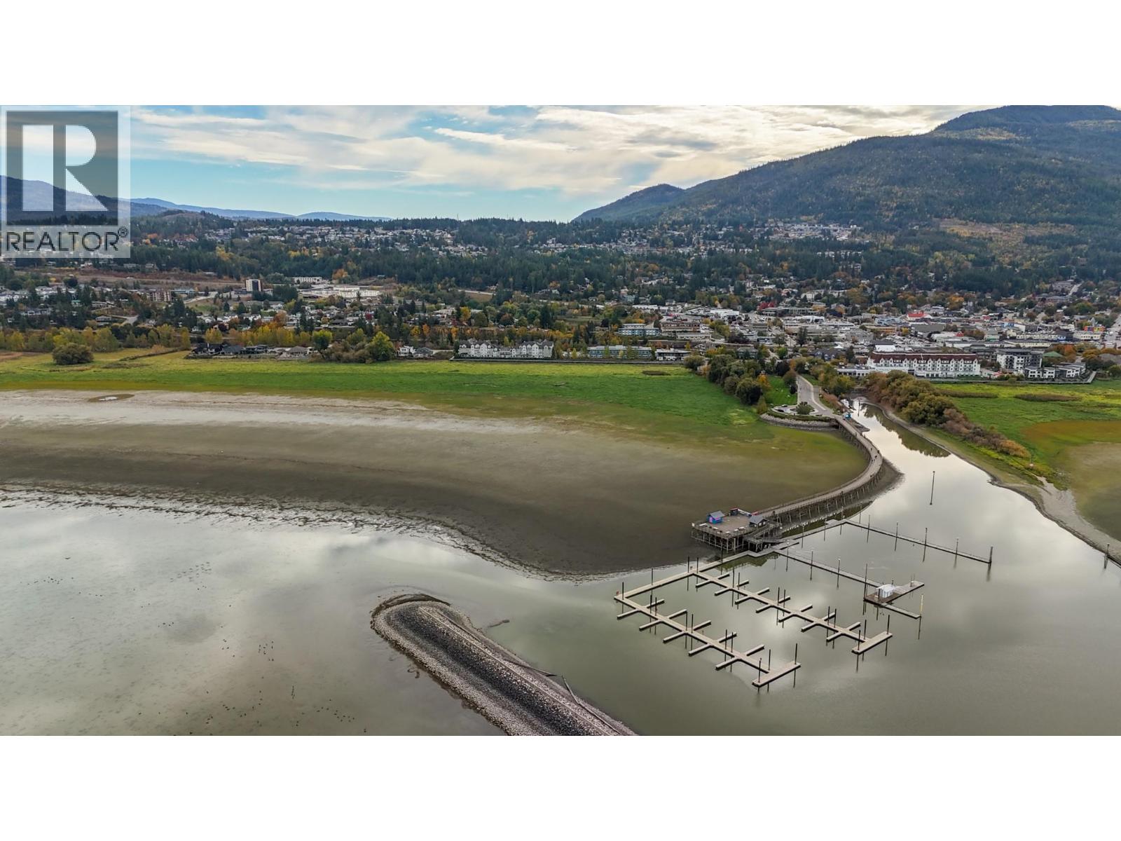 721 Harbourfront Drive Northeast, Salmon Arm
