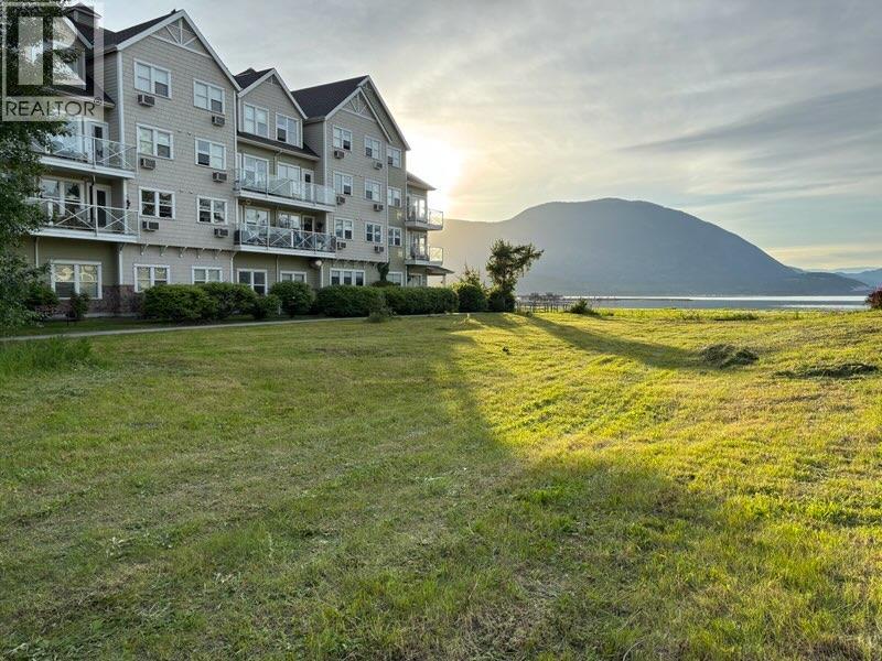 721 Harbourfront Drive Northeast, Salmon Arm