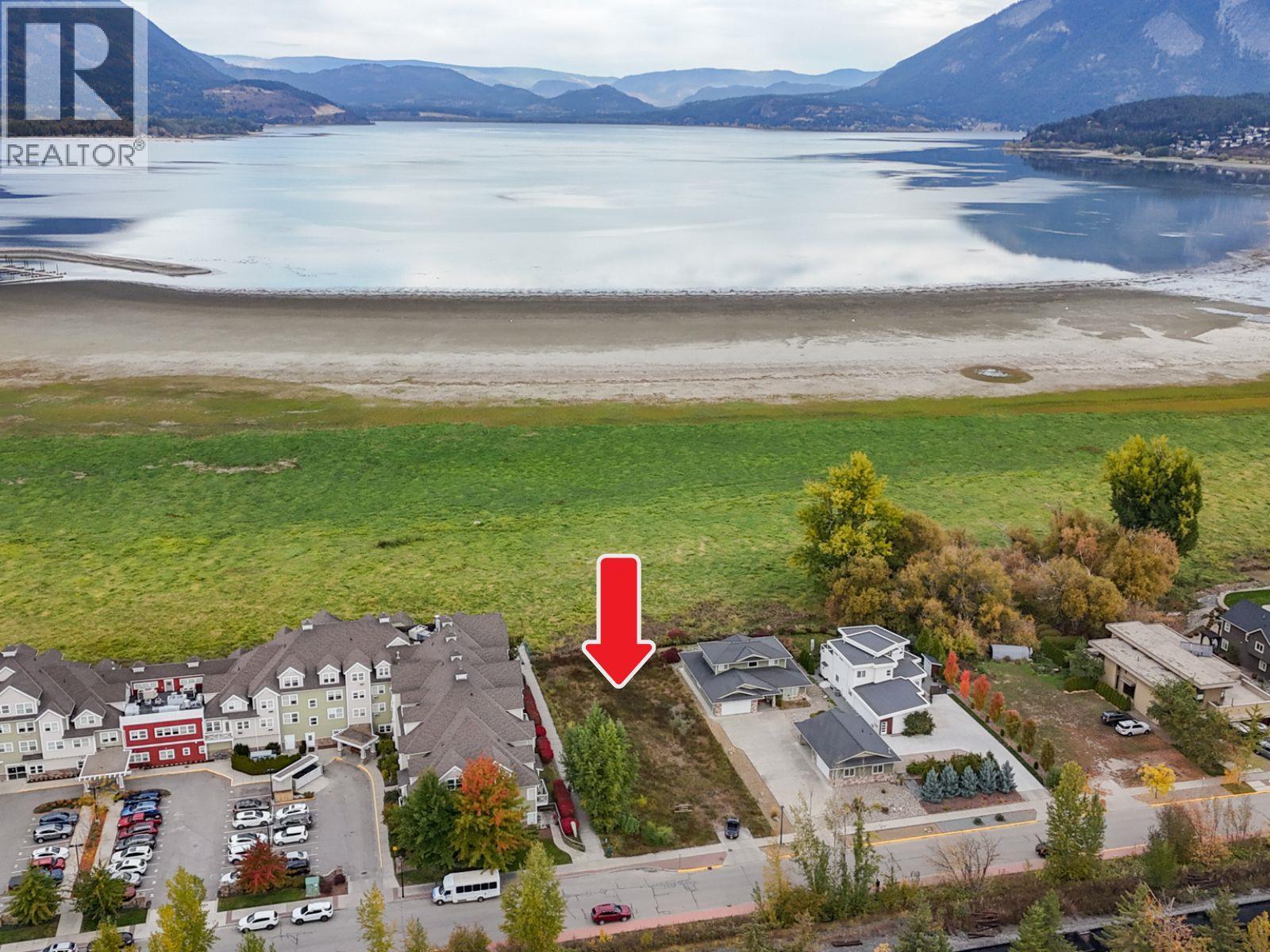 721 Harbourfront Drive Northeast, Salmon Arm