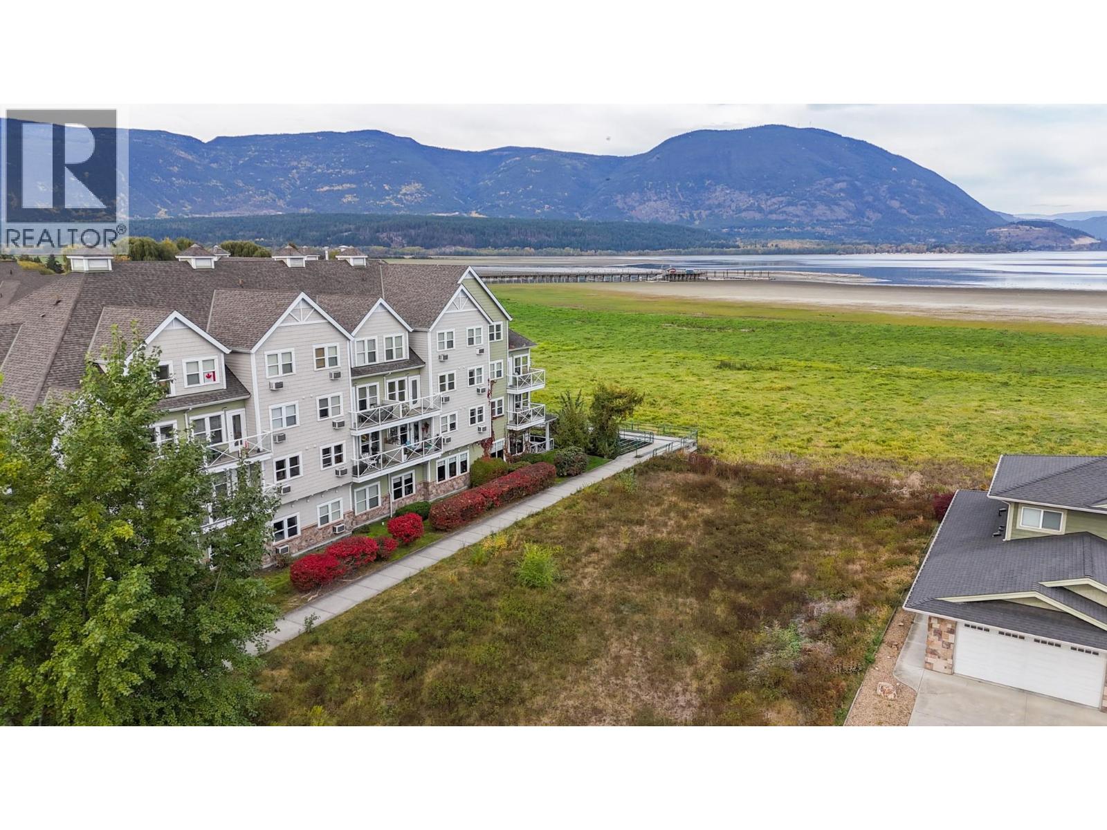 721 Harbourfront Drive Northeast, Salmon Arm