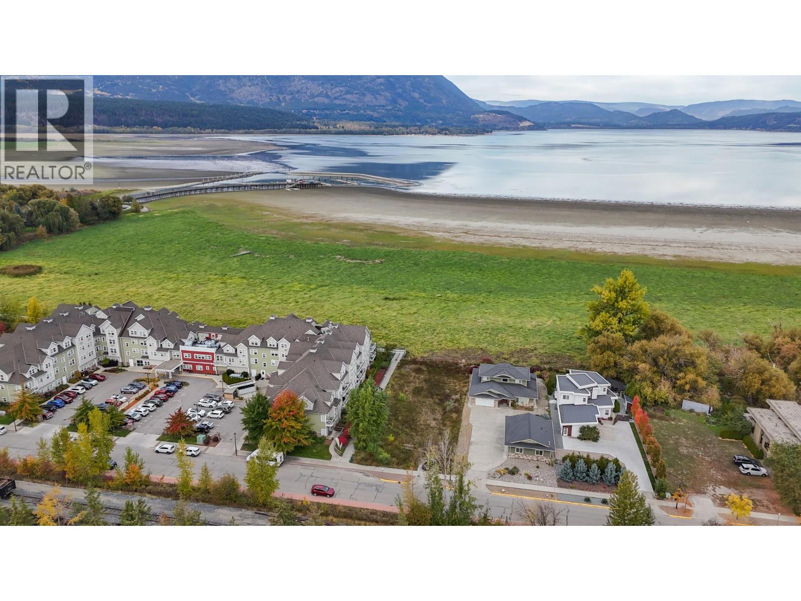721 Harbourfront Drive Northeast, Salmon Arm