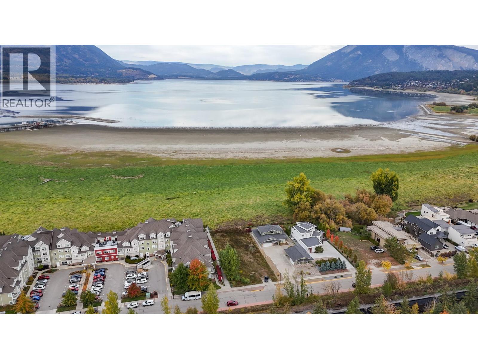 721 Harbourfront Drive Northeast, Salmon Arm