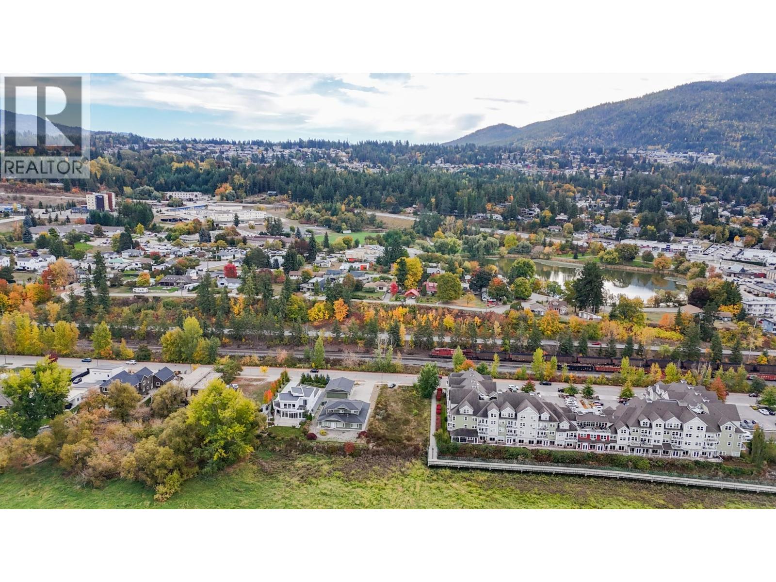 721 Harbourfront Drive Northeast, Salmon Arm