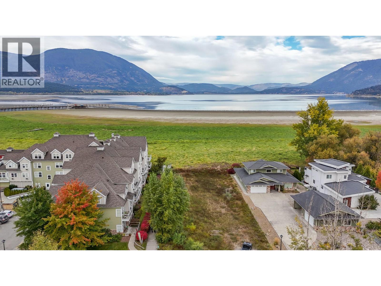 721 Harbourfront Drive Northeast, Salmon Arm