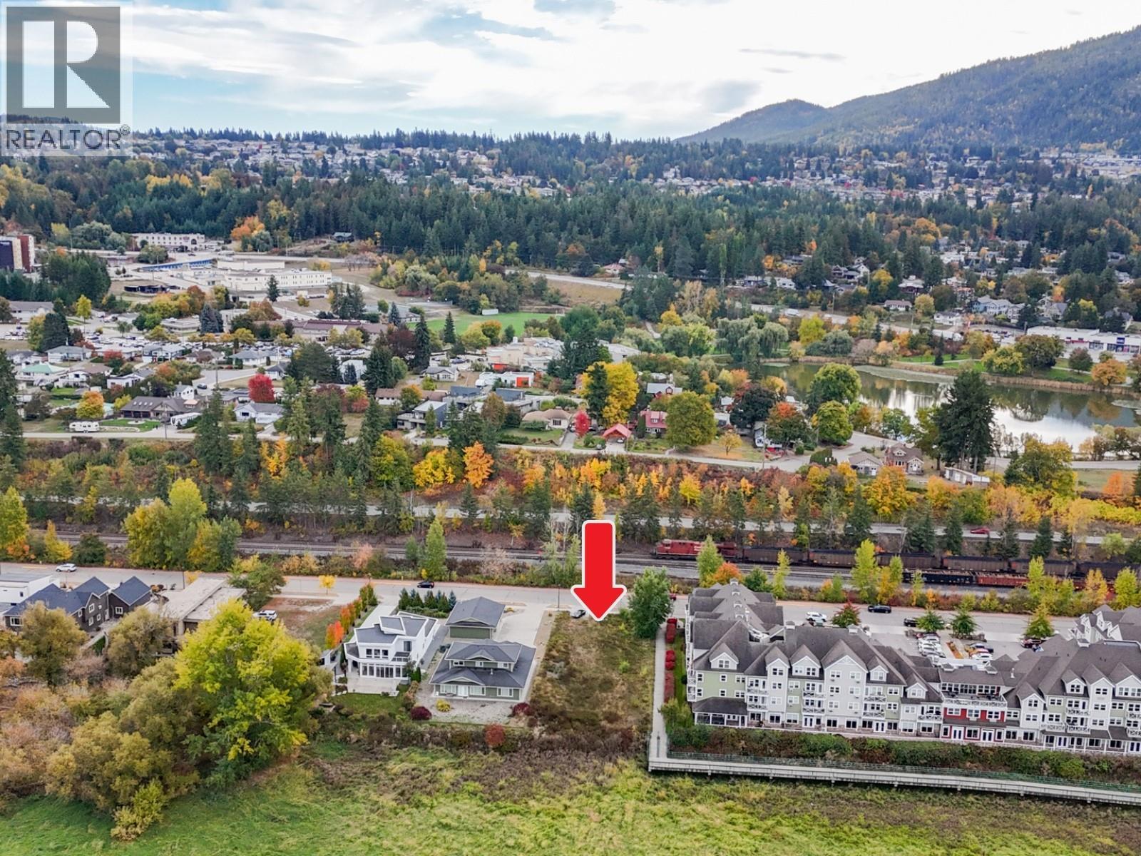 721 Harbourfront Drive Northeast, Salmon Arm