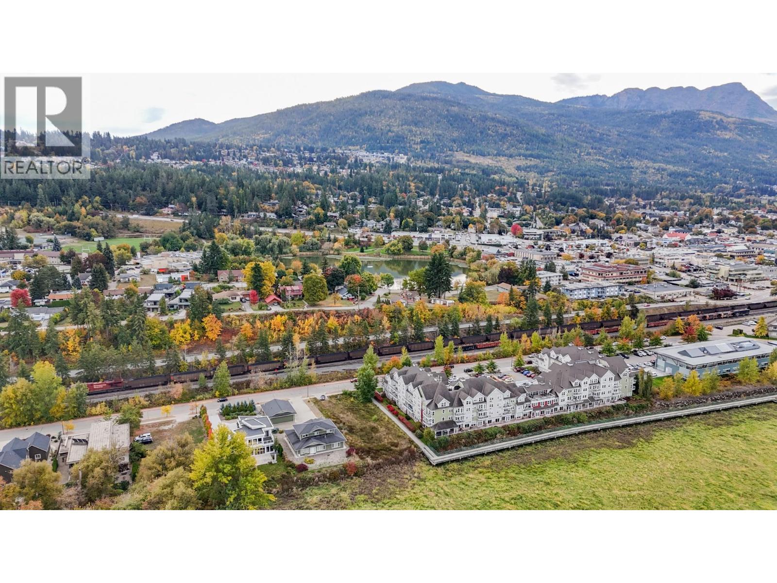 721 Harbourfront Drive Northeast, Salmon Arm