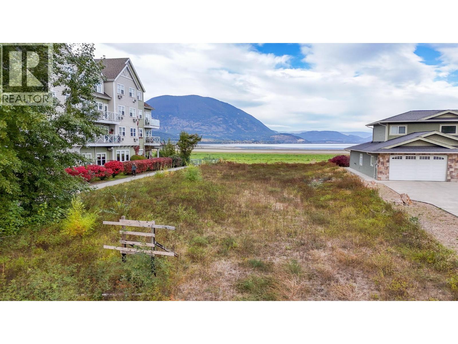 721 Harbourfront Drive Northeast, Salmon Arm