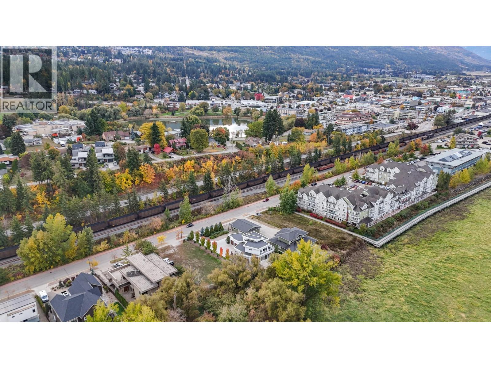 721 Harbourfront Drive Northeast, Salmon Arm