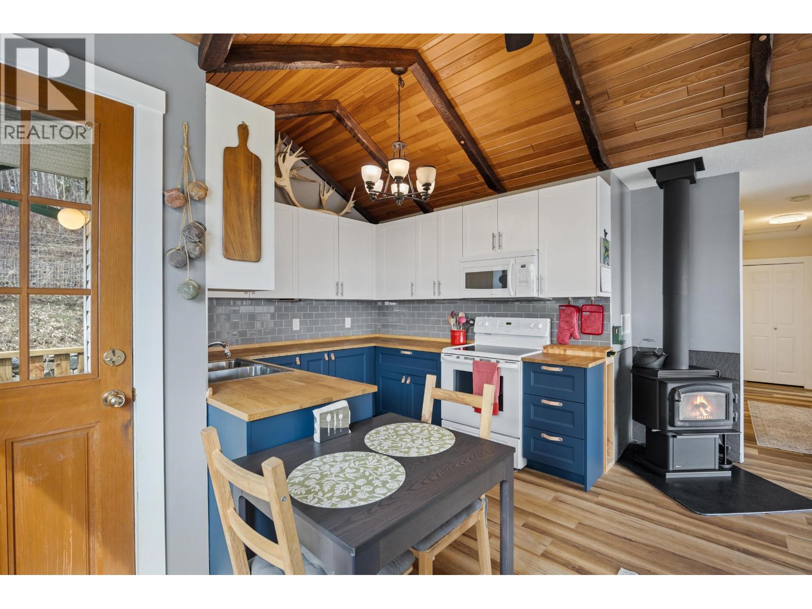 8261 LITTLE FORT 24 HIGHWAY, Lone Butte