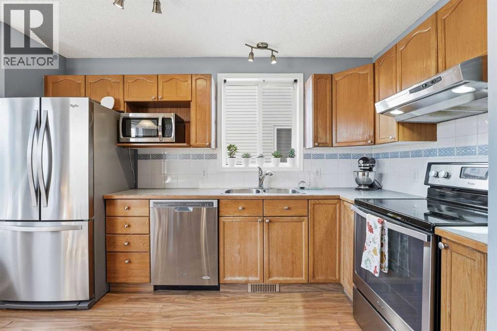 Single Family House for Sale in  Tuscany Valley Lane NW Tuscany Calgary 