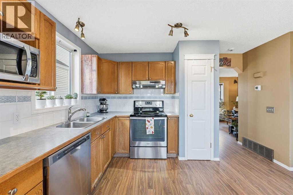 Single Family House for Sale in  Tuscany Valley Lane NW Tuscany Calgary 