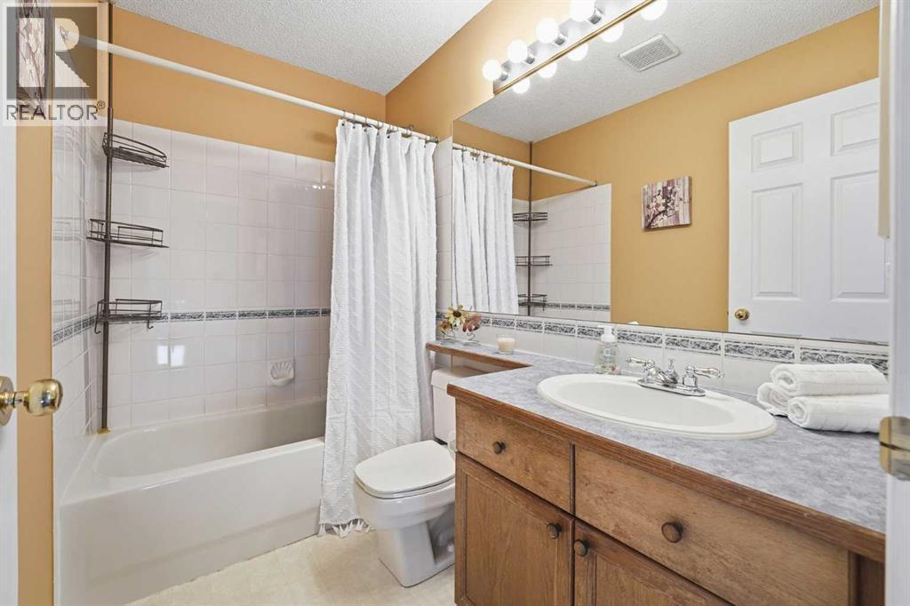 Single Family House for Sale in  Tuscany Valley Lane NW Tuscany Calgary 