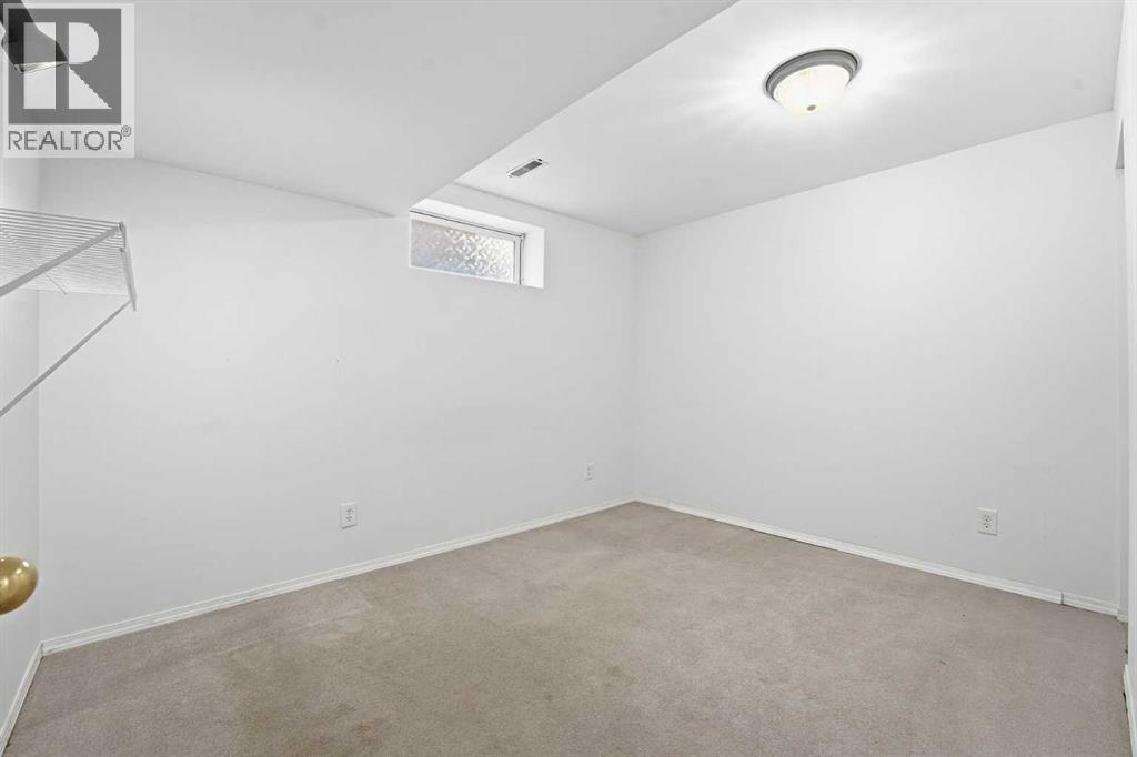 Single Family House for Sale in  Tuscany Valley Lane NW Tuscany Calgary 