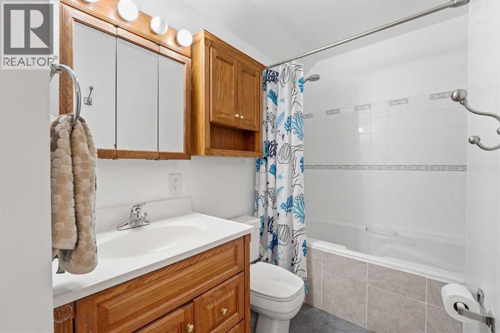 Single Family House for Sale in  Tuscany Valley Lane NW Tuscany Calgary 