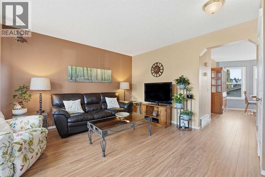 Single Family House for Sale in  Tuscany Valley Lane NW Tuscany Calgary 