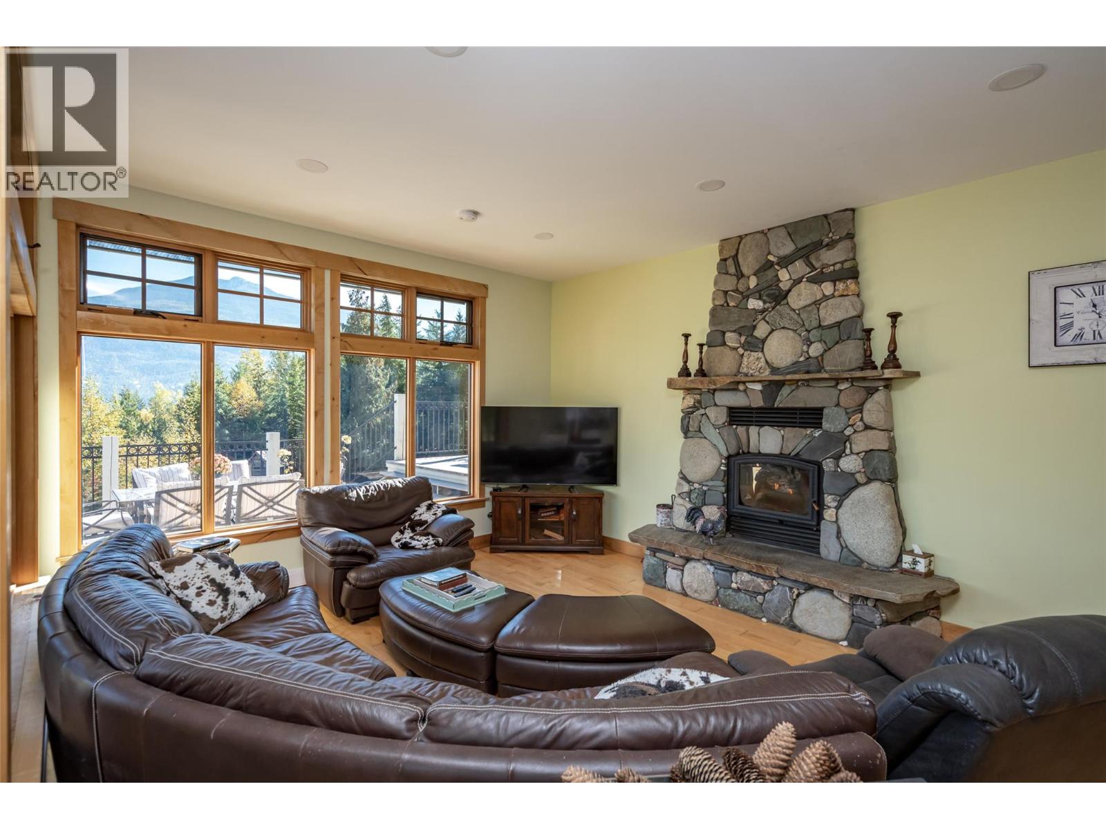 8840 Olson Road, Kaslo
