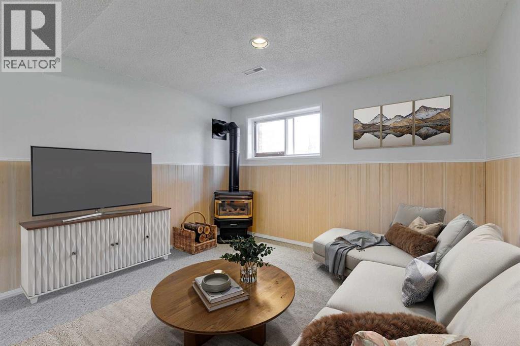 Single Family House Bi-level for Sale in  Doverthorn Place SE Dover Calgary 