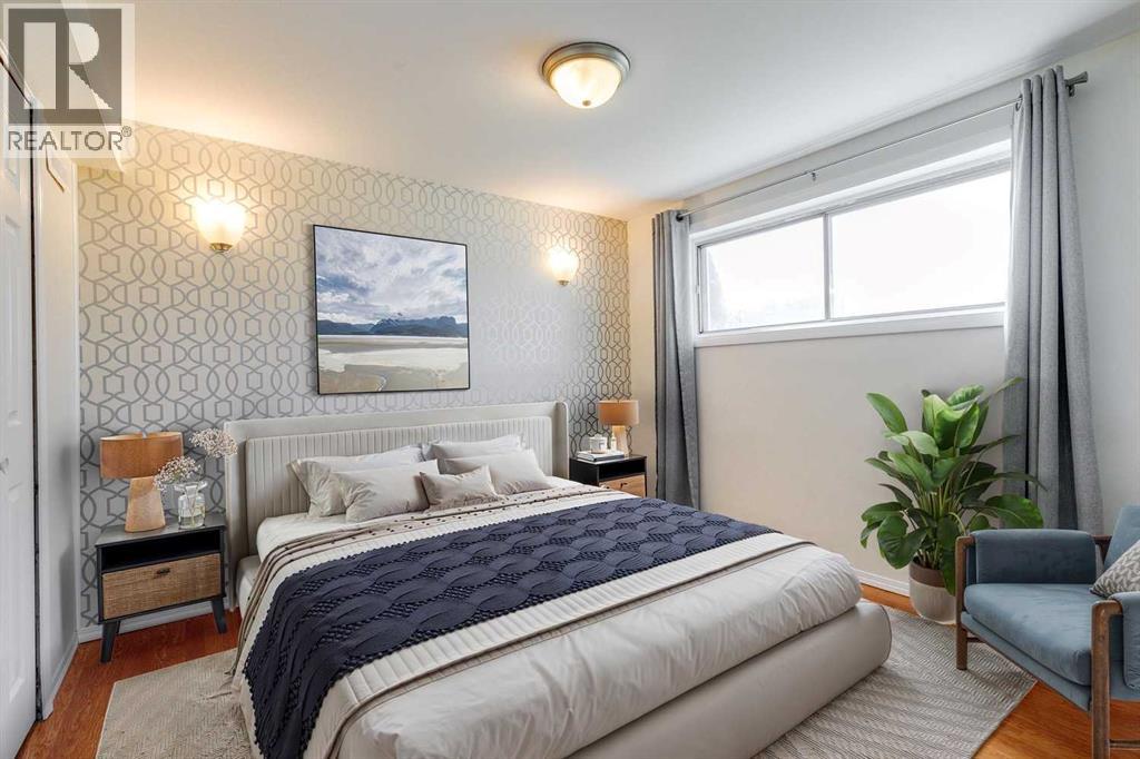 Single Family House Bi-level for Sale in  Doverthorn Place SE Dover Calgary 