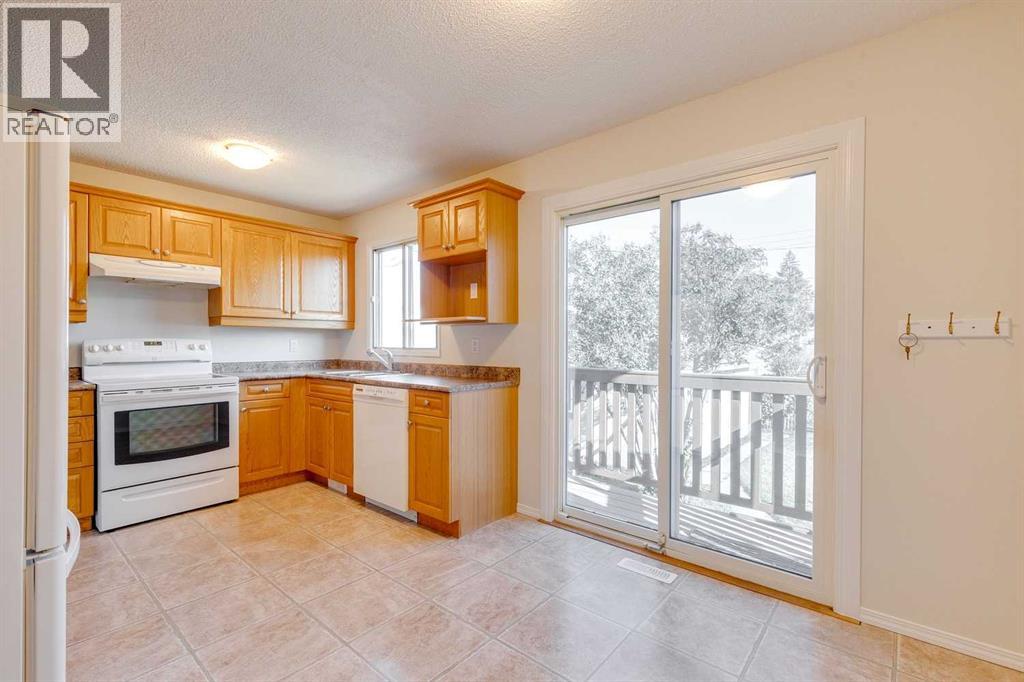 Single Family House Bi-level for Sale in  Doverthorn Place SE Dover Calgary 