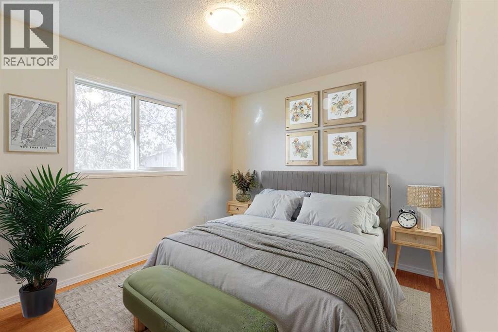 Single Family House Bi-level for Sale in  Doverthorn Place SE Dover Calgary 