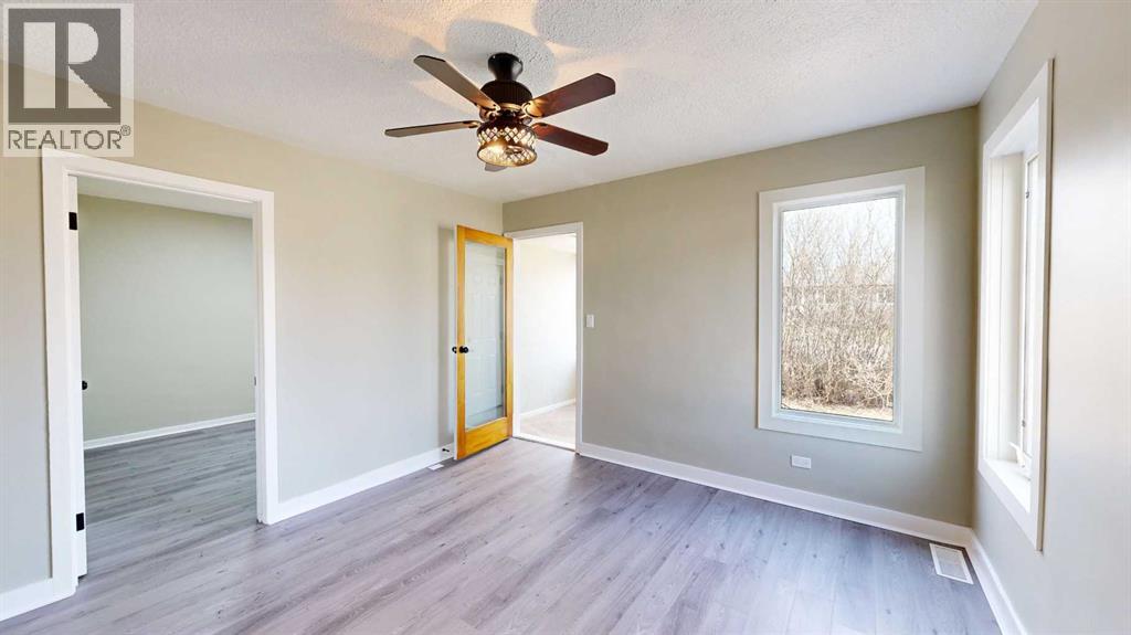 Single Family House Bungalow for Sale in   Avenue Rosedale Stettler 