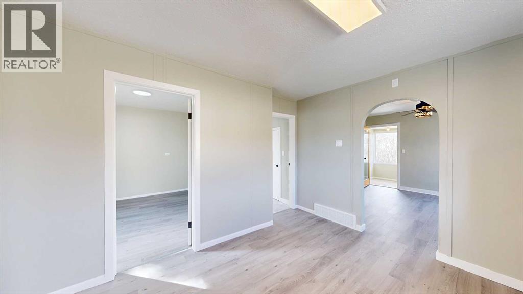 Single Family House Bungalow for Sale in   Avenue Rosedale Stettler 