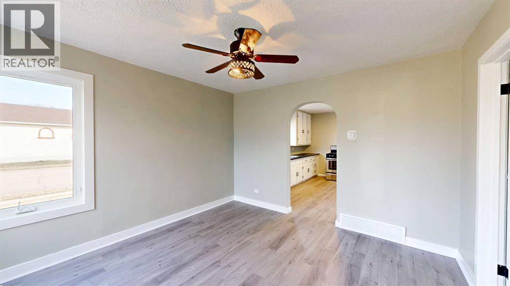 Single Family House Bungalow for Sale in   Avenue Rosedale Stettler 