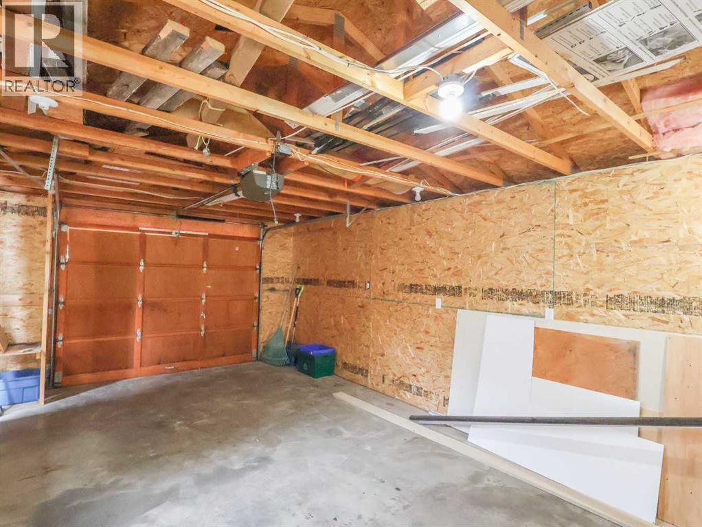 Single Family House Bungalow for Sale in   Avenue Rosedale Stettler 