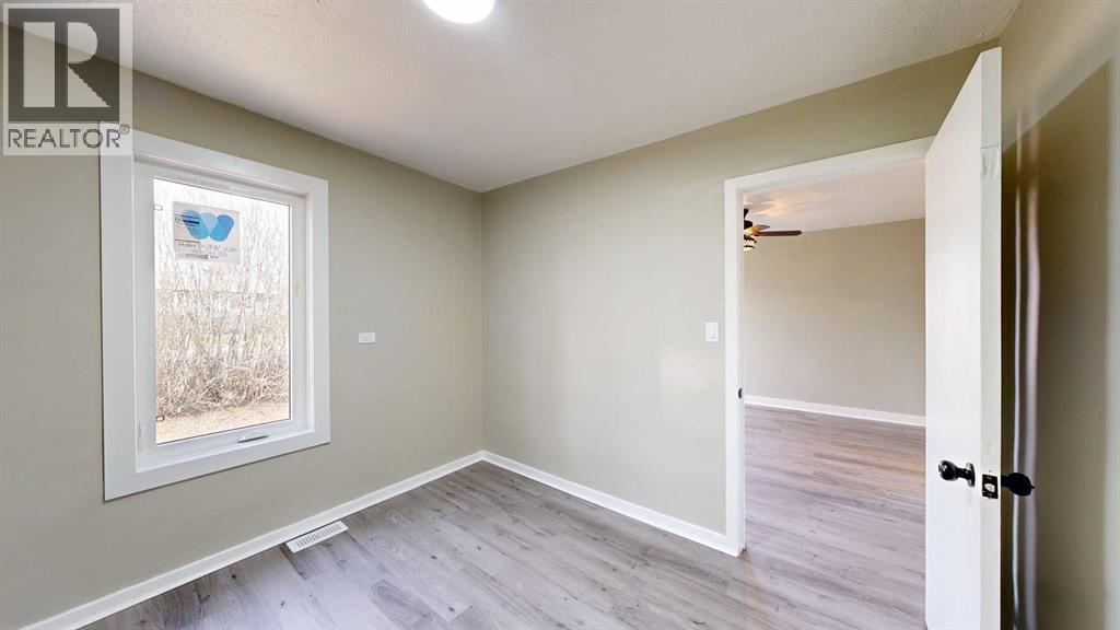 Single Family House Bungalow for Sale in   Avenue Rosedale Stettler 