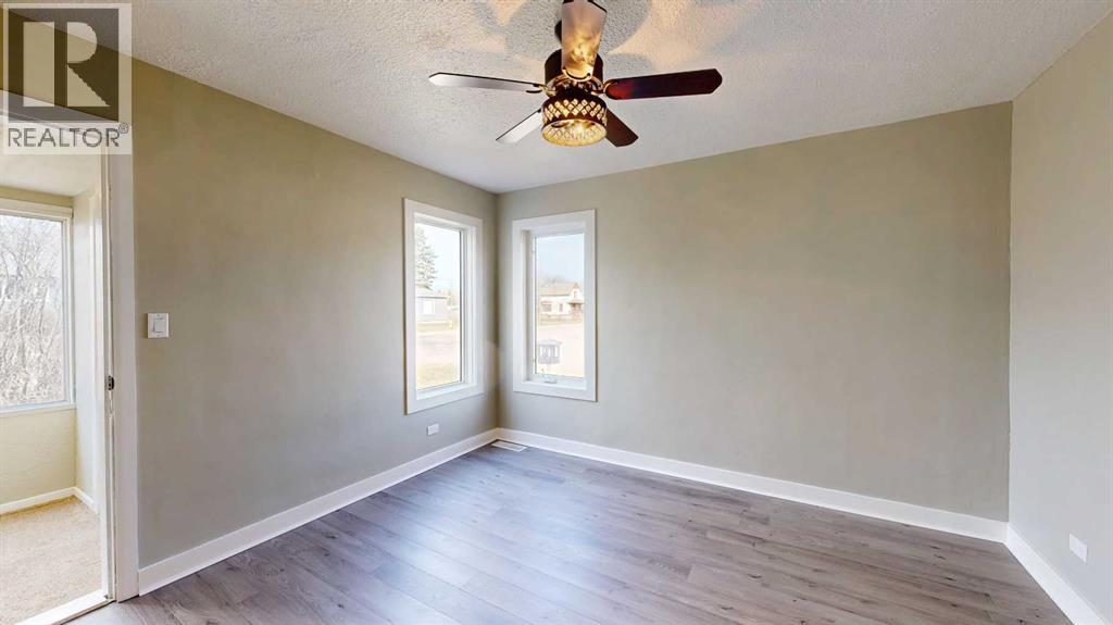 Single Family House Bungalow for Sale in   Avenue Rosedale Stettler 