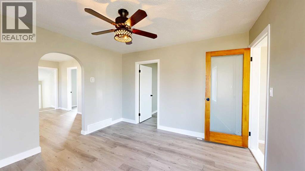 Single Family House Bungalow for Sale in   Avenue Rosedale Stettler 