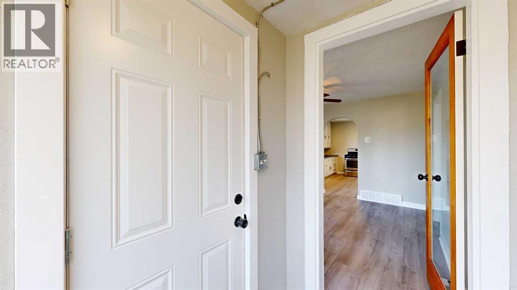 Single Family House Bungalow for Sale in   Avenue Rosedale Stettler 