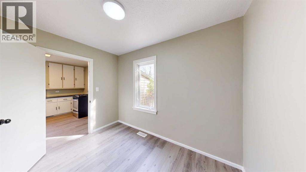 Single Family House Bungalow for Sale in   Avenue Rosedale Stettler 