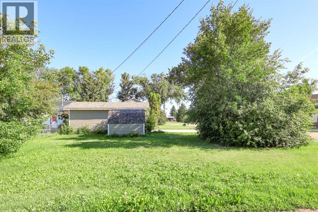 Single Family House Bungalow for Sale in   Avenue Rosedale Stettler 