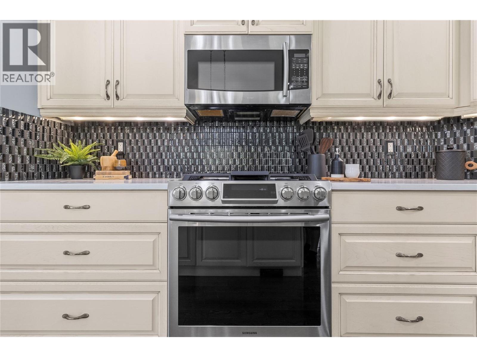  2734 Golf Course Drive, Blind Bay