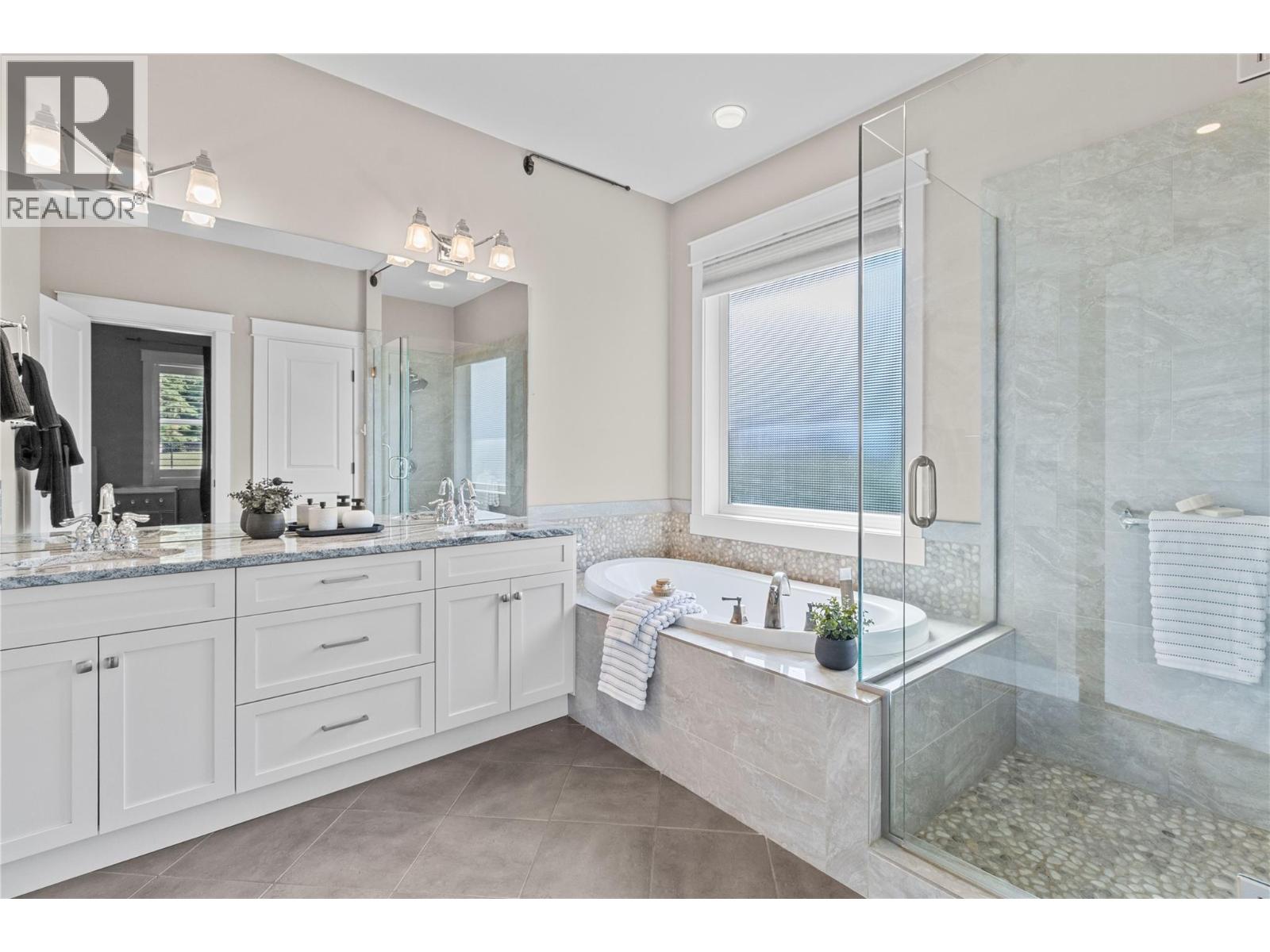  2734 Golf Course Drive, Blind Bay