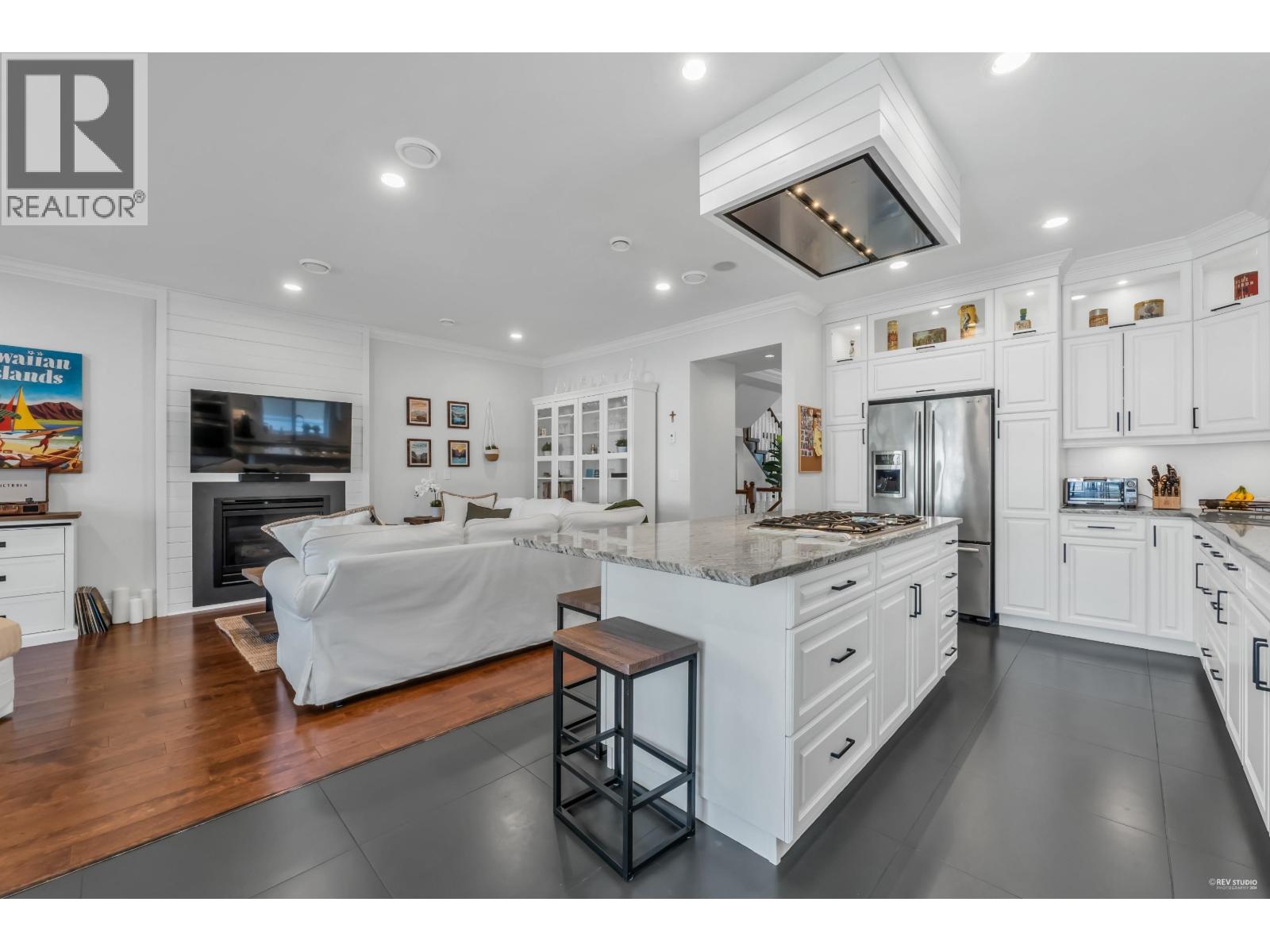 338 W 17TH STREET, North Vancouver