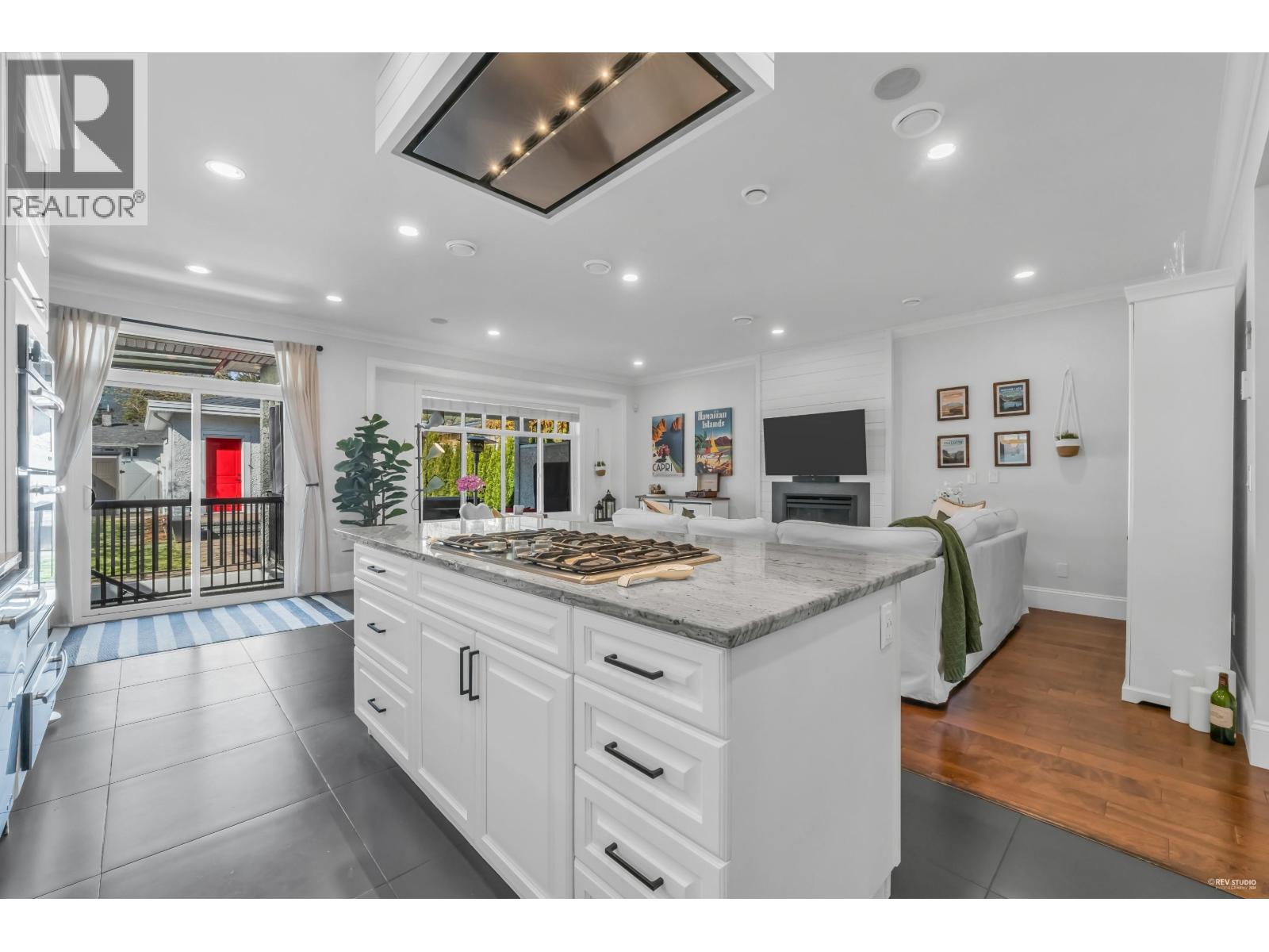 338 W 17TH STREET, North Vancouver
