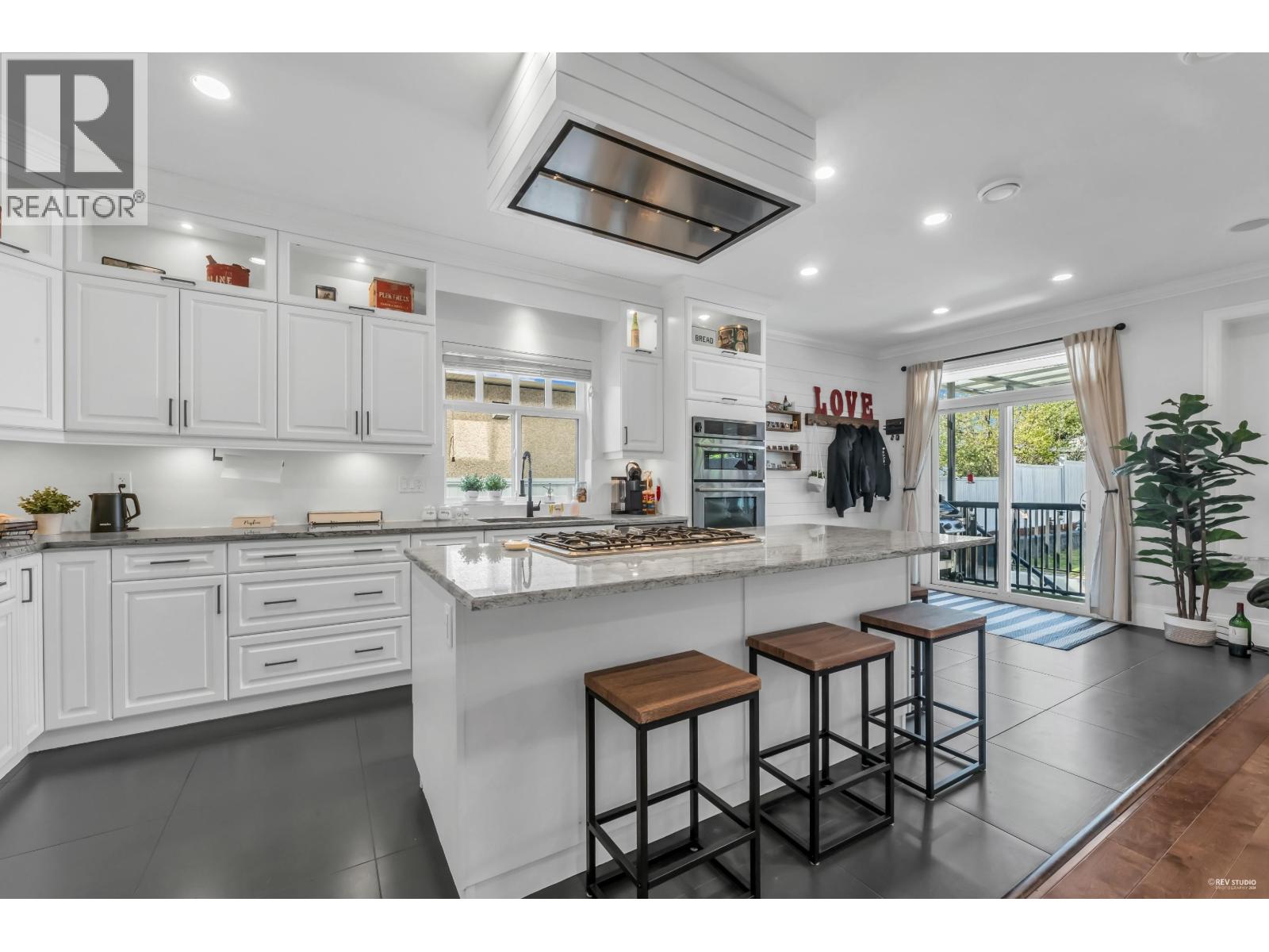 338 W 17TH STREET, North Vancouver
