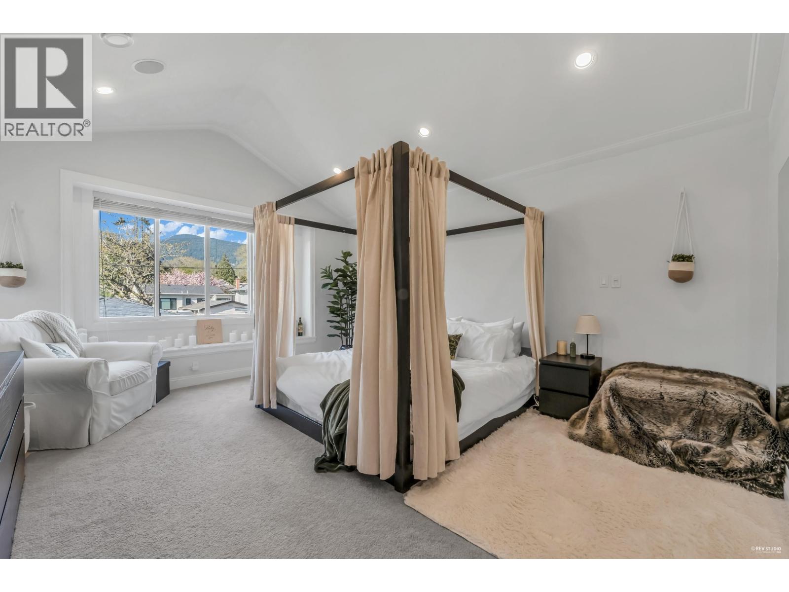 338 W 17TH STREET, North Vancouver