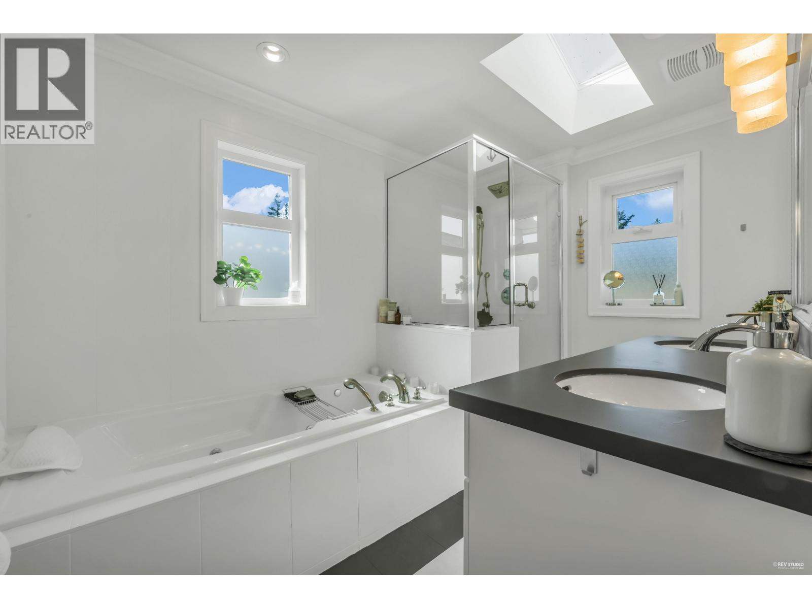 338 W 17TH STREET, North Vancouver