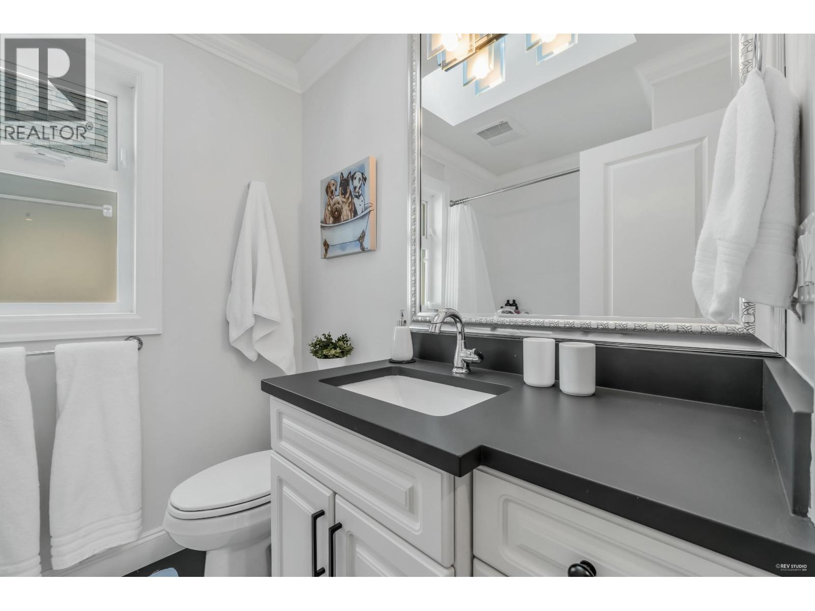 338 W 17TH STREET, North Vancouver