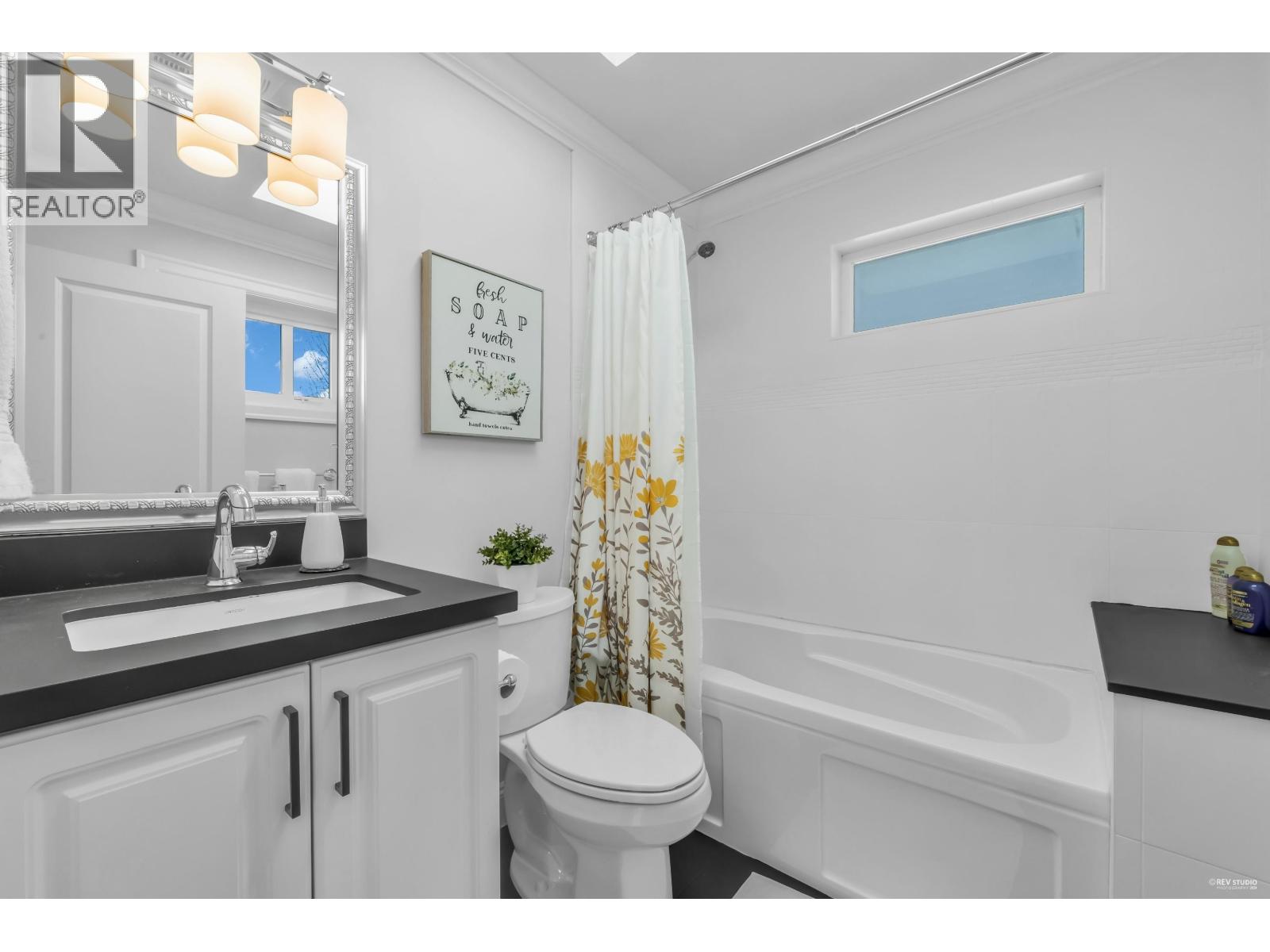 338 W 17TH STREET, North Vancouver