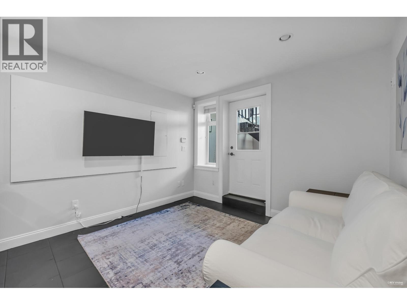 338 W 17TH STREET, North Vancouver