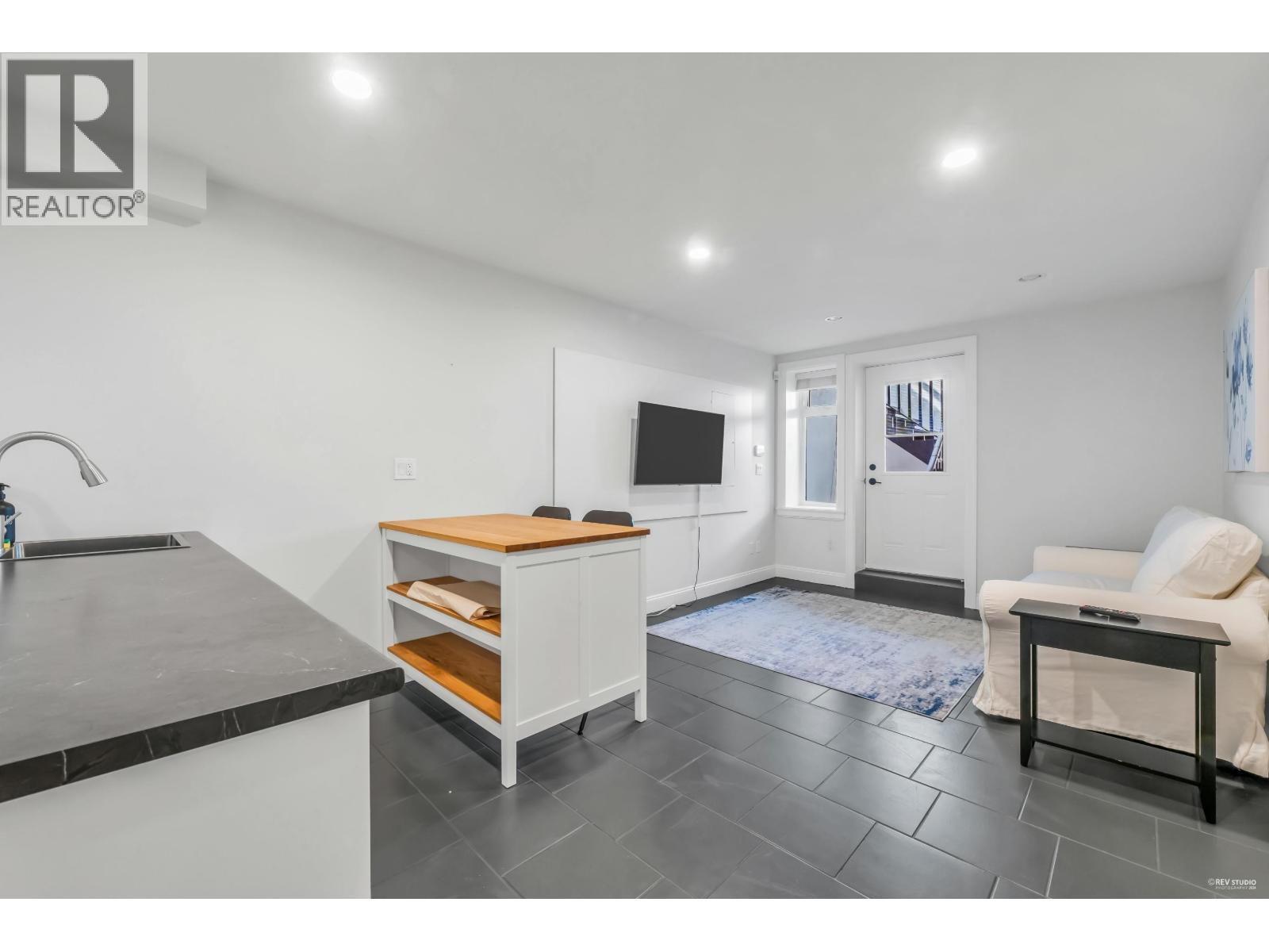 338 W 17TH STREET, North Vancouver